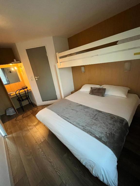 Brit Hotel Essentiel Pau Lescar Exterior photo