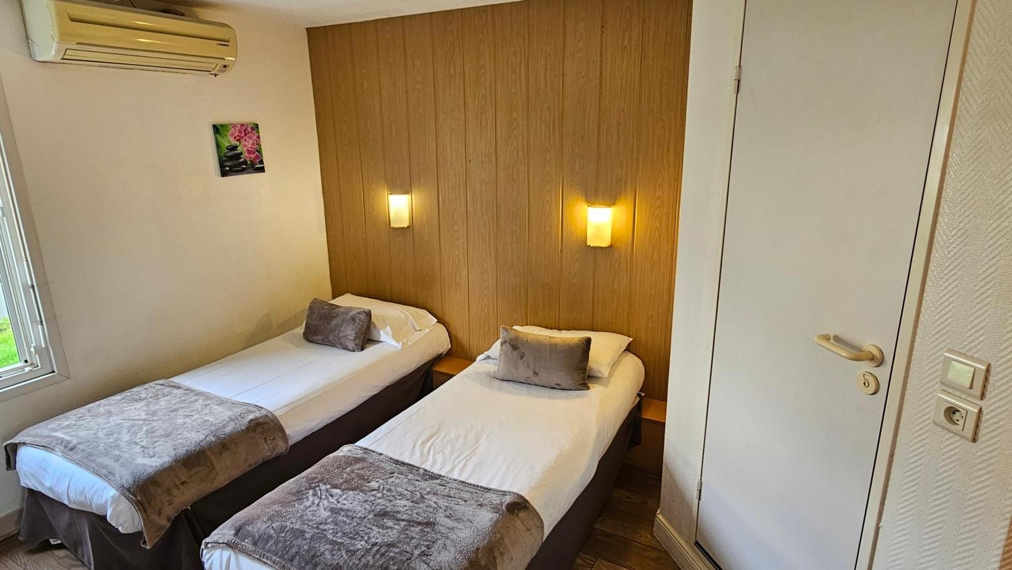 Brit Hotel Essentiel Pau Lescar Exterior photo