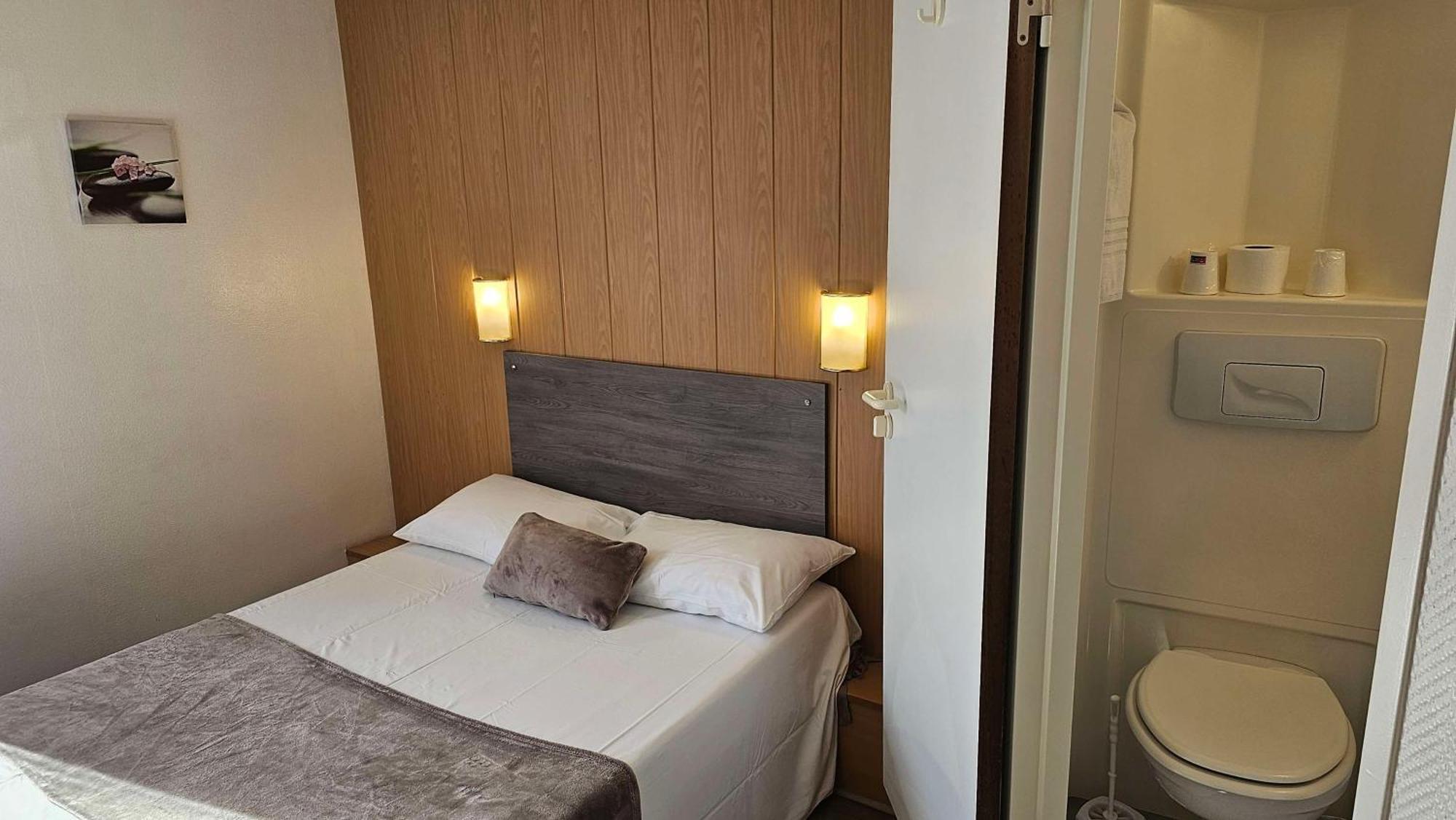 Brit Hotel Essentiel Pau Lescar Exterior photo
